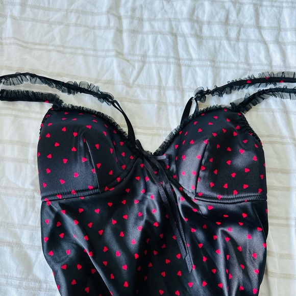 Mini dress printed with hearts. Very dolly like 🌹 - Picture 2 of 2